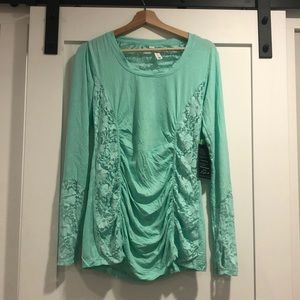 Mint Green lace long sleeve workout shirt.  NWT.